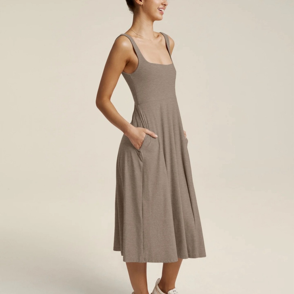 Beyond Yoga- Featherweight At The Ready Square Neck Dress size M